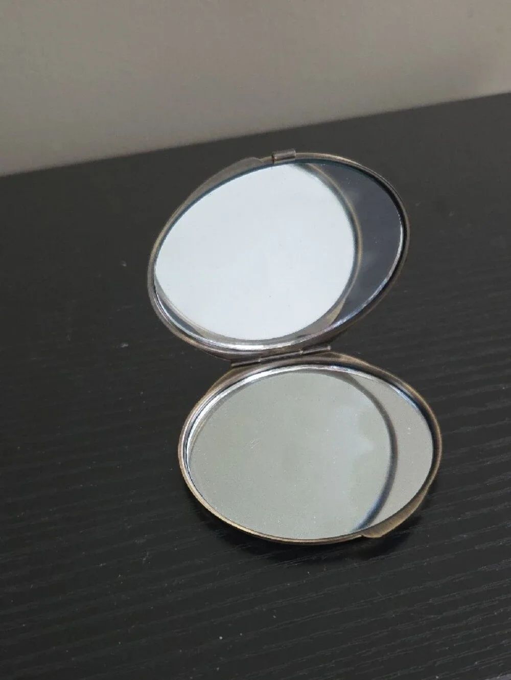 Vintage Photo Compact Mirror - Picture 3 of 5